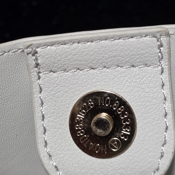 Fleur Elegant Light Gray Leather Crossbody Bag-Japan Lux - Picture 3 of 12